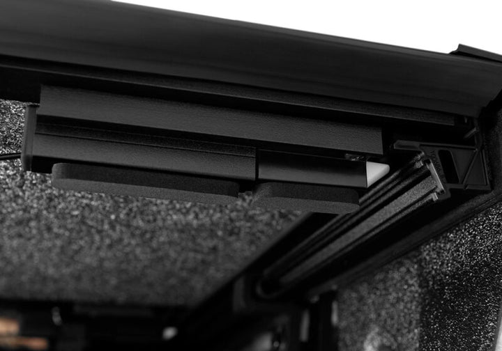 UnderCover 15-17 Chevy/GMC Silverado/Sierra 68.4in Fusion Bed Cover - Overcast Effect