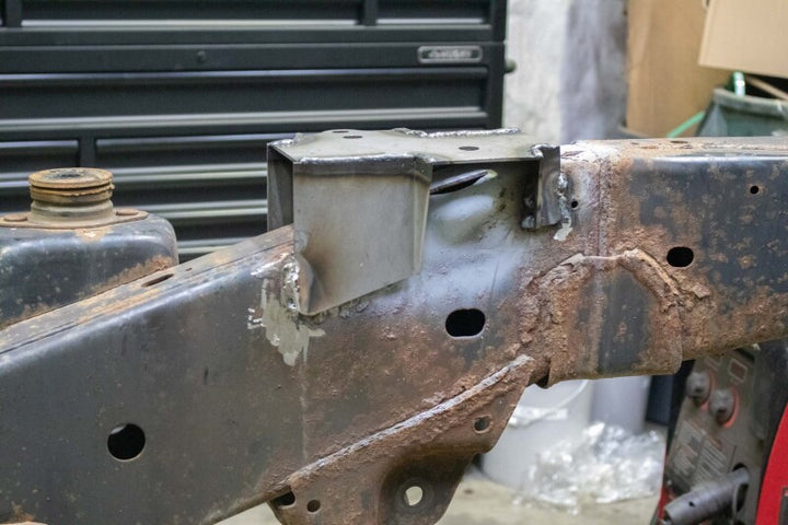 Rustbuster Front Bed Mount Right Side