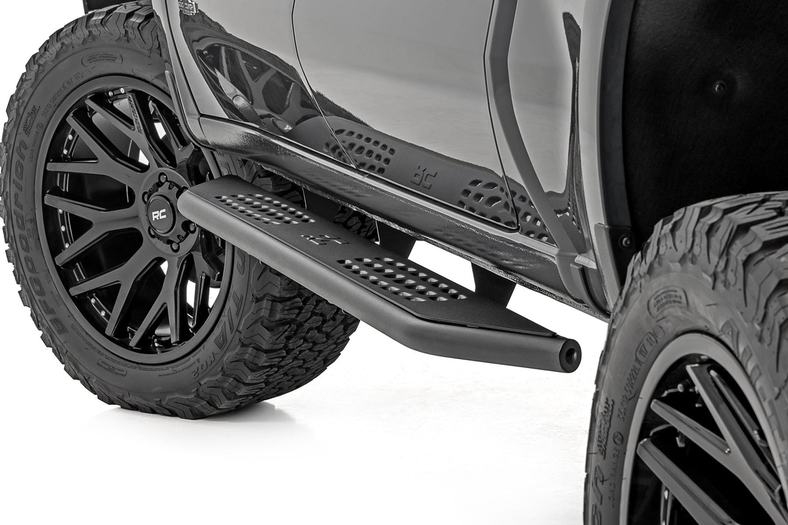 OV2 Running Boards | Side Step Bars | Crew Cab | Chevy/GMC 1500/2500HD (19-26)