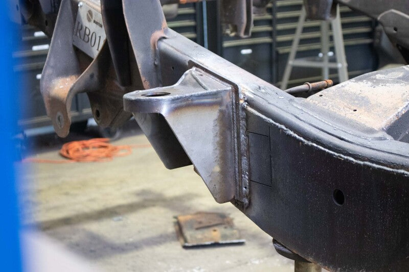 Rustbuster 11-18 Chevy Silverado 2500HD/3500HD Rear Cab Mount - Right