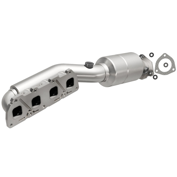 MagnaFlow Direct Fit Catalytic Converter 02-04 Volkswagen Passat 4.0L