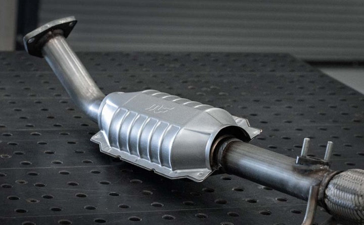 MagnaFlow Direct Fit Catalytic Converter 80-87 Dodge/Plymouth Vans