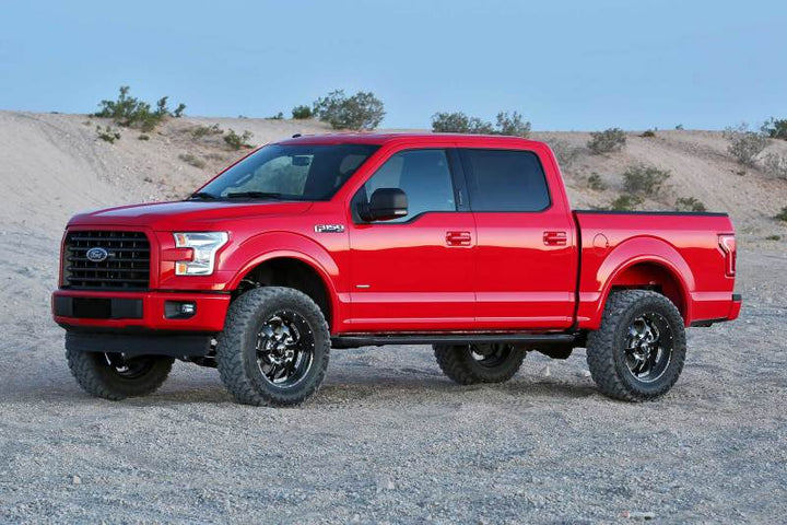 Fabtech 15-20 Ford F150 2WD 4in Perf Sys w/2.5 Resi & 2.25